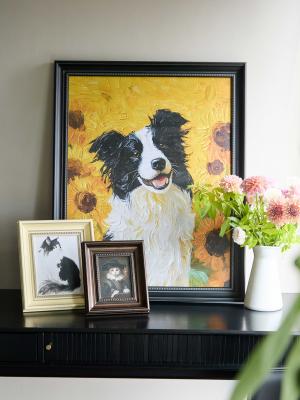 Frame-mounted pet portrait painting